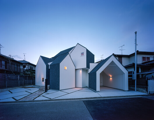 House in Inagawa-cho / FujiwaraMuro Architects - Exterior Photography, Concrete