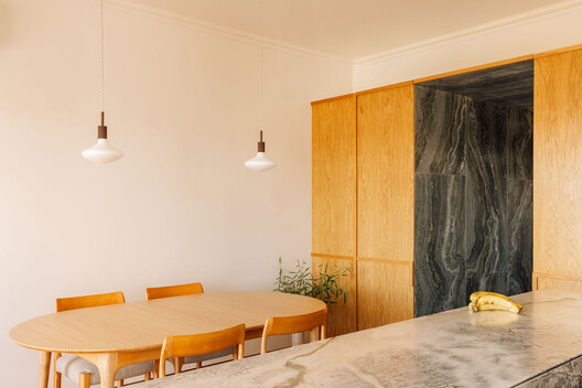 Apartamento 12/12 / há.atelier - Fotografia de Interiores, Madeira, Mesa, Bancada, Cadeira