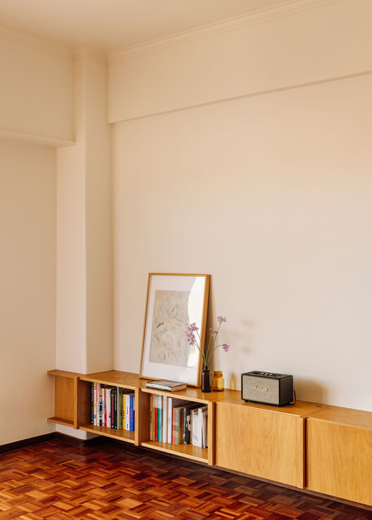 Apartamento 12/12 / há.atelier - Fotografia de Interiores, Armário, Madeira, Prateleira