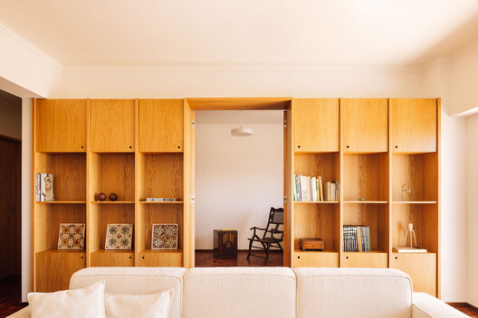 Apartamento 12/12 / há.atelier - Fotografia de Interiores, Armário, Prateleira, Madeira