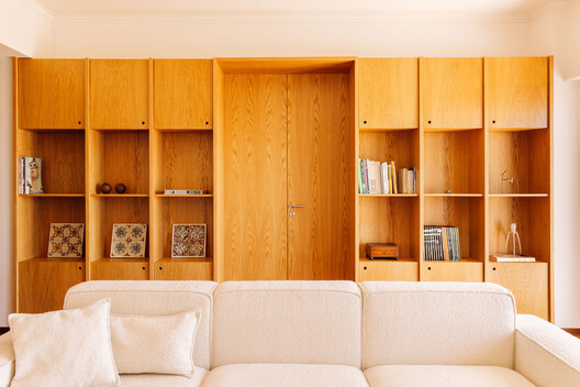 Apartamento 12/12 / há.atelier - Fotografia de Interiores, Armário, Prateleira, Madeira