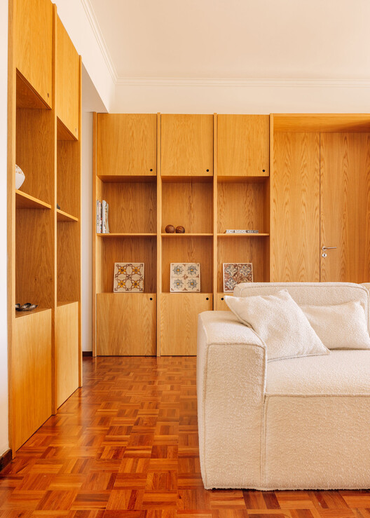 Apartamento 12/12 / há.atelier - Fotografia de Interiores, Armário, Madeira, Prateleira