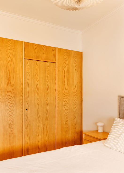 Apartamento 12/12 / há.atelier - Fotografia de Interiores, Madeira, Dormitório, Cama, Armário