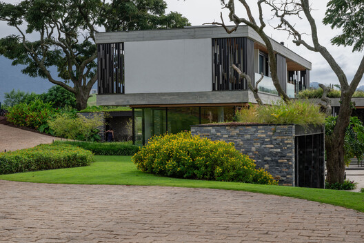 Morada dos Jacarandás  / Studio Miravan - Fotografia de Exterior, Jardim