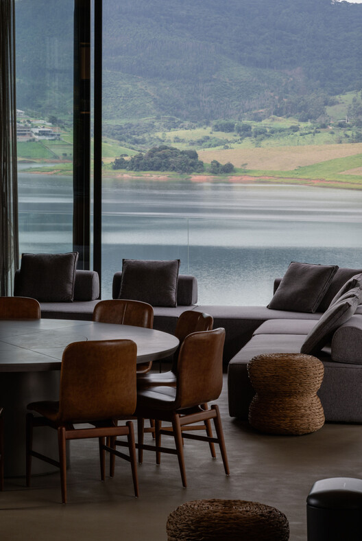 Morada dos Jacarandás  / Studio Miravan - Fotografia de Interiores, Sala de Estar, Mesa, Sofá, Cadeira