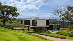 Morada dos Jacarandás  / Studio Miravan