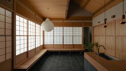 Living in Harmony with the Changing Seasons / Architrip Inc.