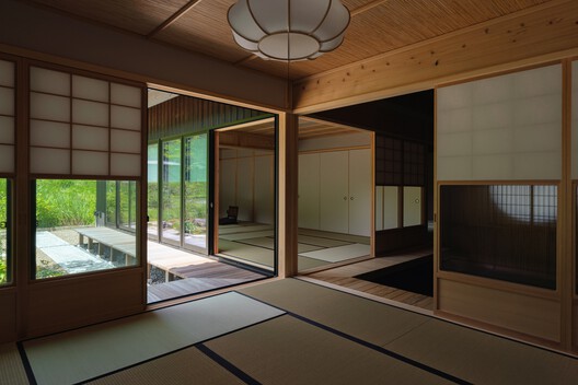 Living in Harmony with the Changing Seasons / Architrip Inc. - Interior Photography, Wood, Glass, Door