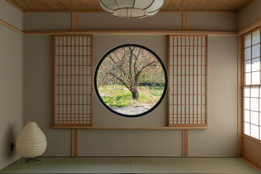 Living in Harmony with the Changing Seasons / Architrip Inc. - Interior Photography, Glass
