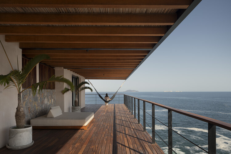 Yuri House / Zozaya Architects - Fotografía interior, madera, costa, balcón, terraza
