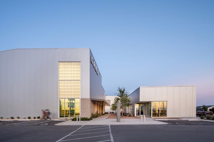 Crux Pflugerville / Derrington Building Studio - Image 2 of 28