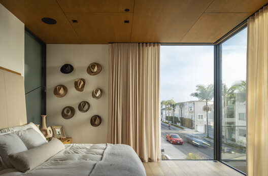 Manhattan Beach Residence / Olson Kundig - Interior Photography, Bedroom, Chair, Bed
