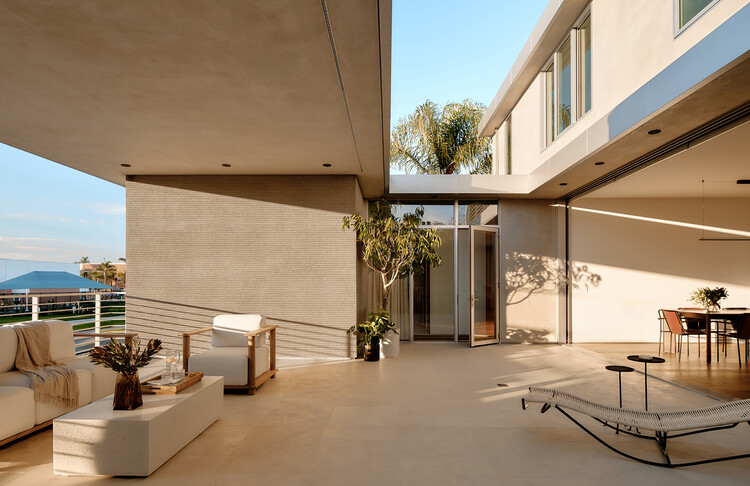 Keogh Residence / Venn Studio - Interior Photography, Living Room, Concrete, Balcony, Courtyard