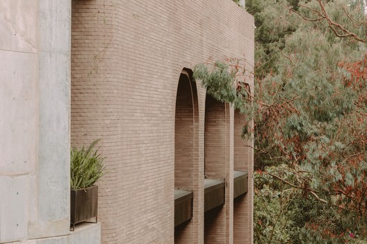Indie Lab Office Building / StudioSC + Base Taller - Exterior Photography, Concrete