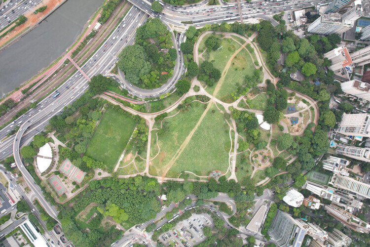 Paisaje del Del Park - Municipal Park Máriopimenta Camargo / Licuri Landscape - Imagen 1 de 24