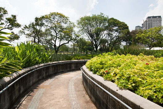 Paisajismo del Parque do Povo - Parque Municipal Mário Pimenta Camargo / Licuri Paisagismo - Fotografía exterior, Jardín