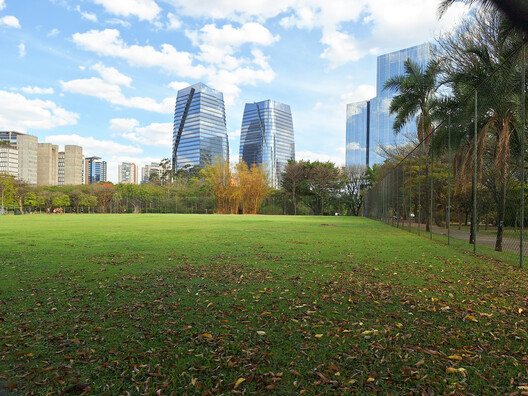 Paisajismo del Parque do Povo - Parque Municipal Mário Pimenta Camargo / Licuri Paisagismo - Fotografía exterior, Jardín
