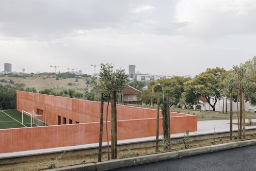 Laje Football Field / Miguel Marcelino - Image 9 of 24
