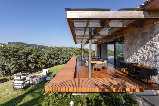 House T.M - Fazenda da Grama / TWO Arquitetura + Felipe Caboclo Arquitetura - Exterior Photography, Wood, Deck, Patio