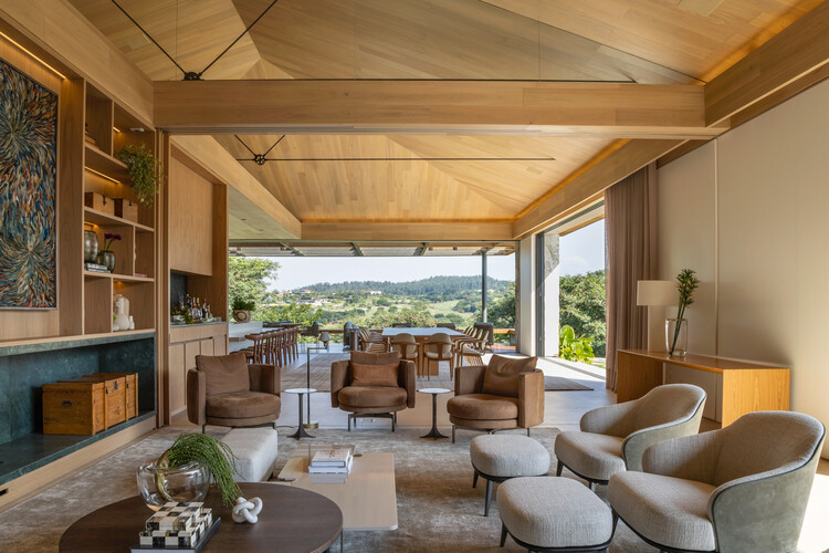 TM House - Hacienda da Grama / Dos edificios - Fotografía interior, sala de estar, sillas