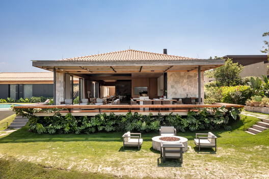 House T.M - Fazenda da Grama / TWO Arquitetura + Felipe Caboclo Arquitetura - Image 2 of 29