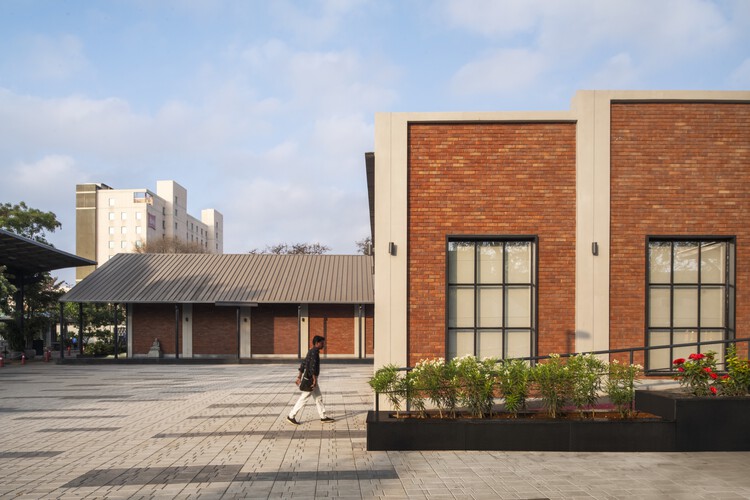Centro Comunitário Lakshmi Mills / Studio Lotus - Fotografia de Exterior, Tijolo
