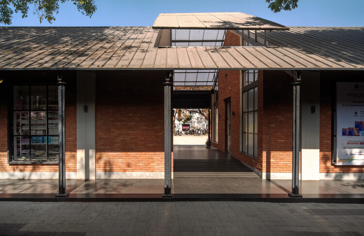 Centro Comunitário Lakshmi Mills / Studio Lotus - Fotografia de Exterior, Porta, Tijolo