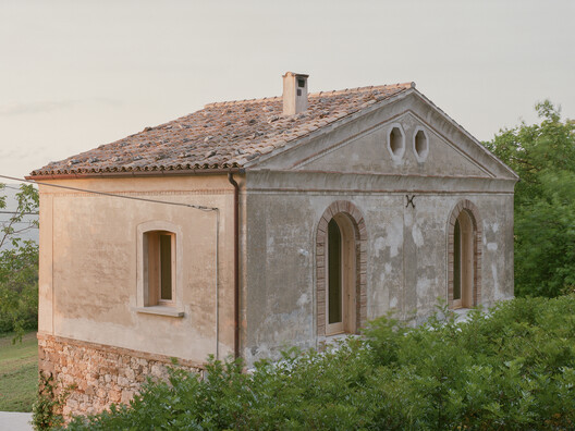 A Dialogue with the Past: Preservation Techniques of Historic Villas in Italy