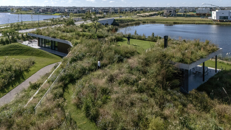 Riberas Clubhouse / Estudio Ramos - Hotelería Y Entretenimiento