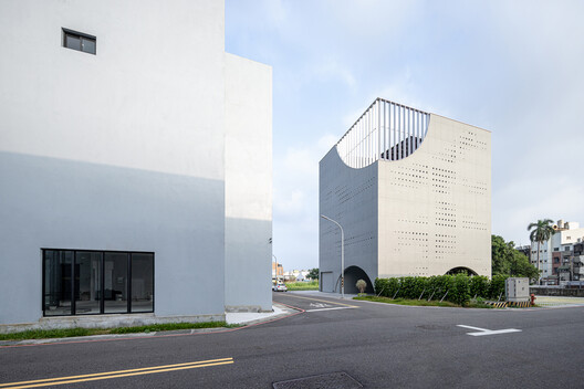 Solar Locus / air matters & 16 arch studio