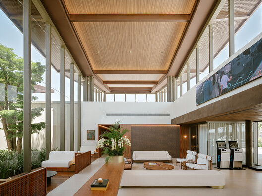 Terminal BTG Pactual / Perkins&Will São Paulo + Pascali Semerdjian Arquitetos - Fotografia de Interiores, Sala de Estar, Madeira, Iluminação, Cadeira