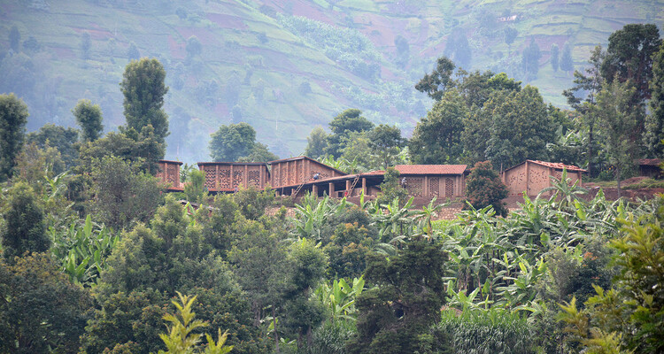 "Architecture Is Cooperation": Collective Projects that Build with Communities and Professionals - Image 21 of 32