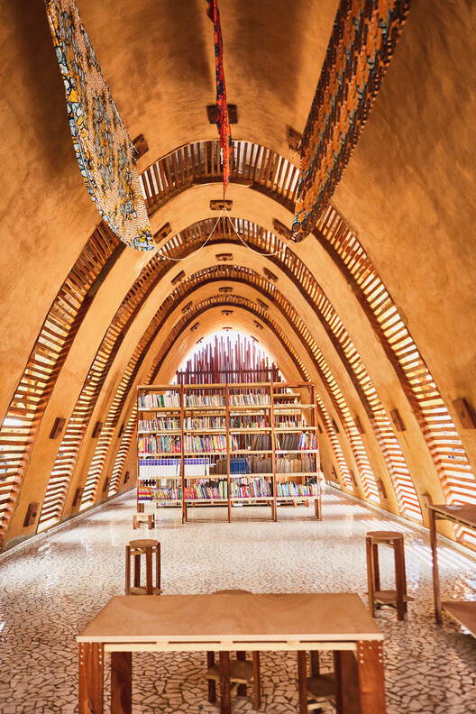 "Architecture Is Cooperation": Collective Projects that Build with Communities and Professionals - Image 20 of 32