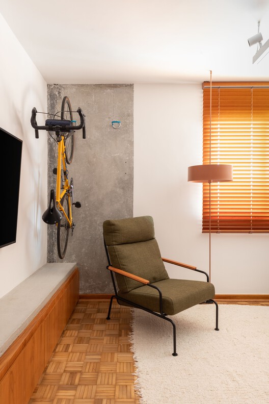 Apartamento Santa Cruz / Rumo Arquitetura - Fotografia de Interiores, Banheiro, Madeira, Iluminação, Cadeira