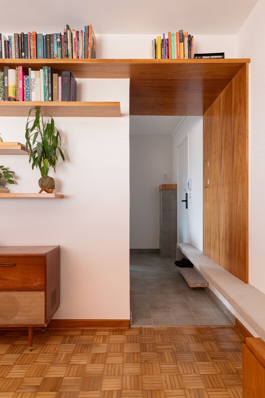 Apartamento Santa Cruz / Rumo Arquitetura - Fotografia de Interiores, Madeira, Prateleira