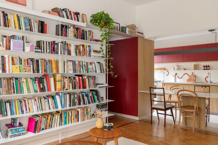 Ministerio de San Cecilia / RMO Arquitura - Fotografía interior, gabinetes, estantes, madera, iluminación, sillas