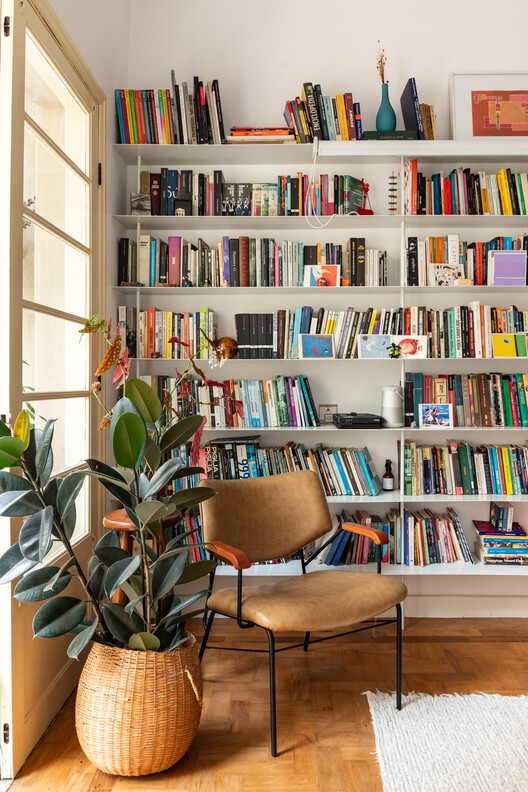 Departamento Santa Cecilia / Rumo Arquitetura - Fotografía interior, Armarios, Estanterías, Iluminación, Sillas