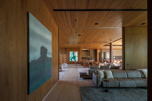 Casa Golf / David Guerra Arquitetura e Interiores - Fotografia de Interiores, Sala de Estar, Madeira, Sofá, Cadeira