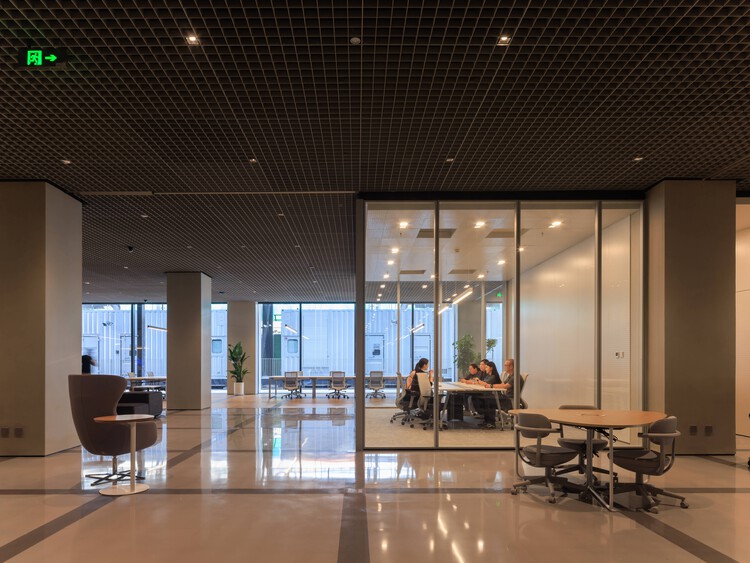 星火·761 - 北京数字经济算力中心 / 叙向建筑 - 室内图, 灯, 玻璃, 椅子