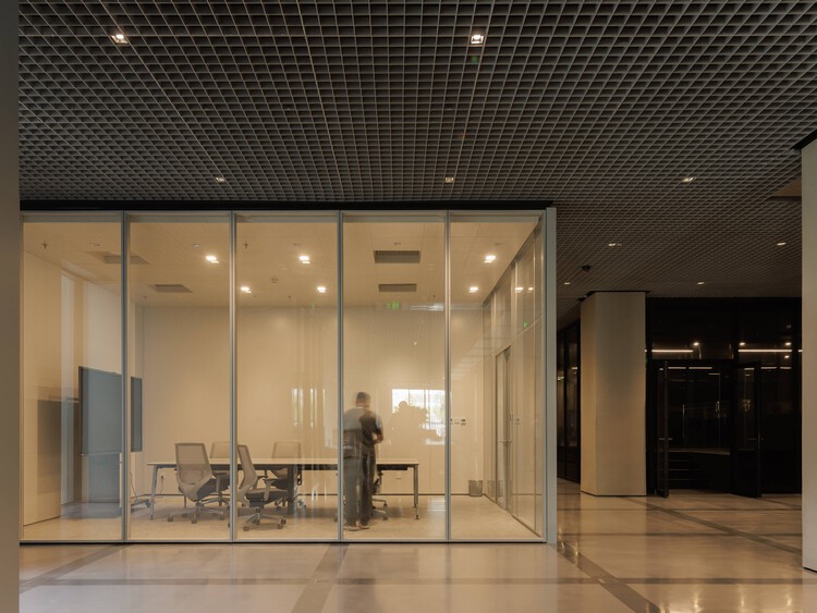 星火·761 - 北京数字经济算力中心 / 叙向建筑 - 室内图, 灯, 玻璃, 椅子