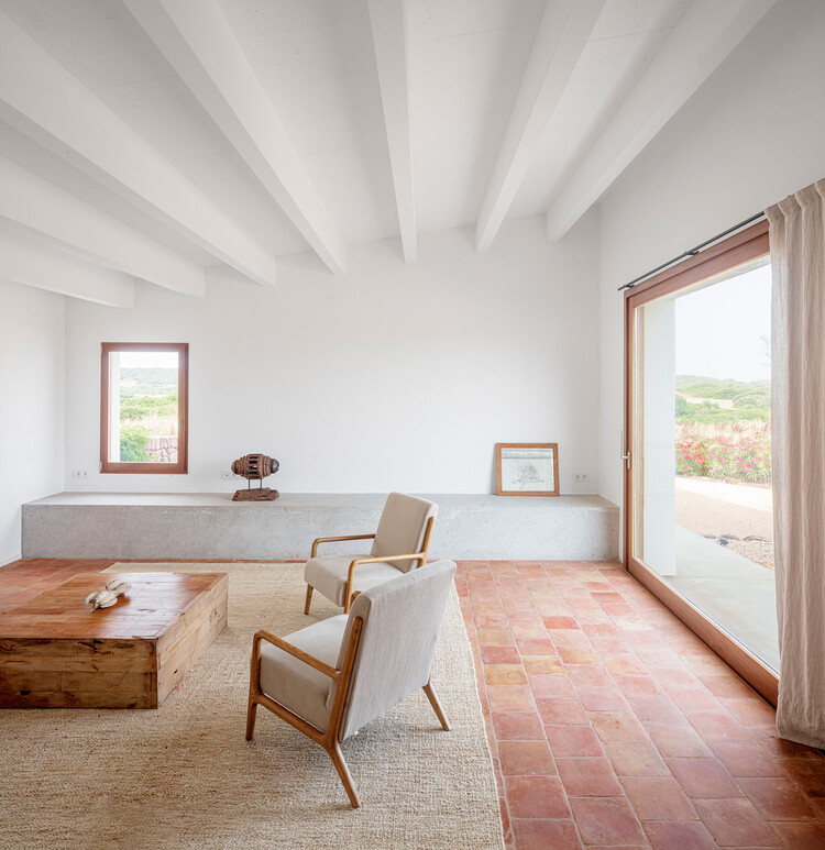 Casa T/Gabriel Montañés Arquitectos - Fotografía interior, sala de estar, madera, sillas, rayo fijo