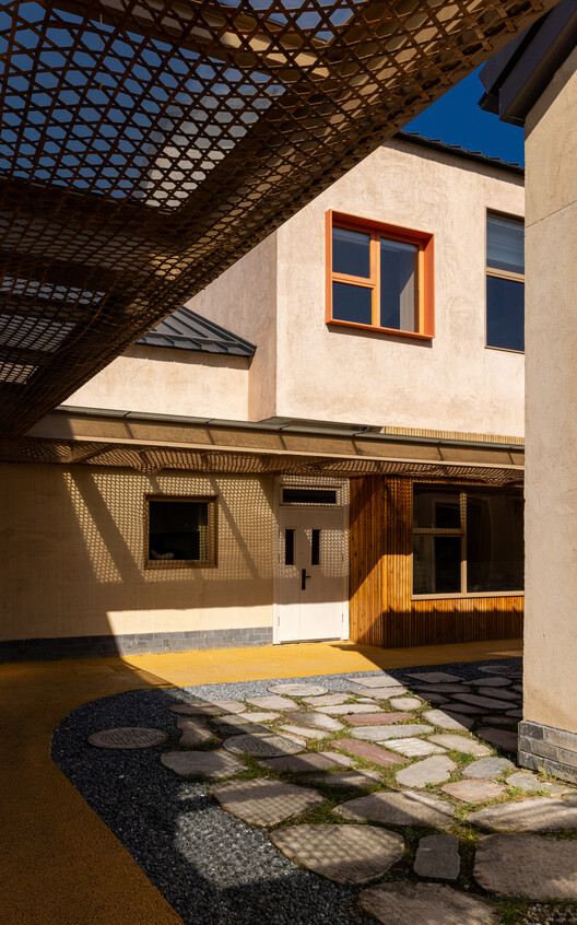 Qingshan School / MOMENTUM Architects - Interior Photography, Wood, Concrete, Balcony, Courtyard