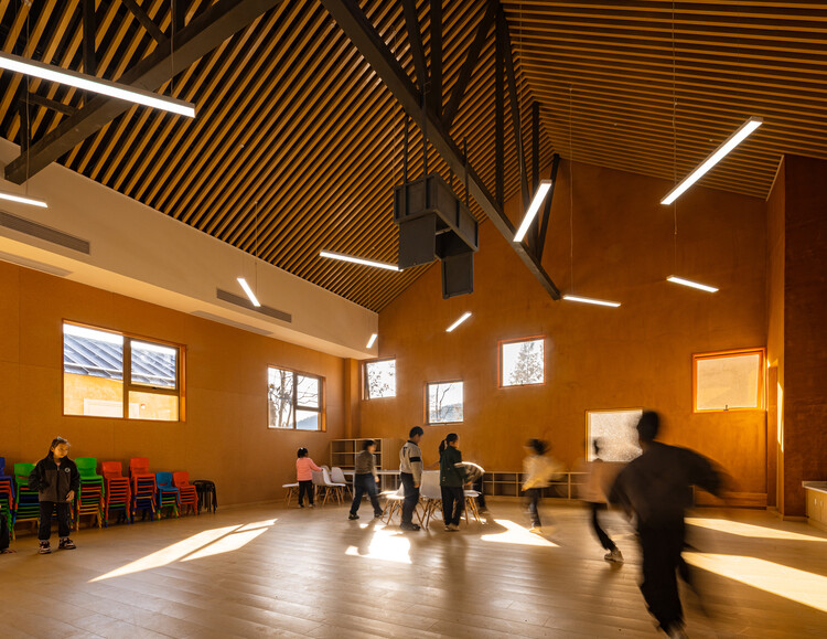 Escola Qingshan / MOMENTUM Architects - Fotografia de Interiores, Cadeira