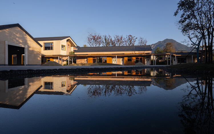 Escola Qingshan / MOMENTUM Architects - Fotografia de Exterior