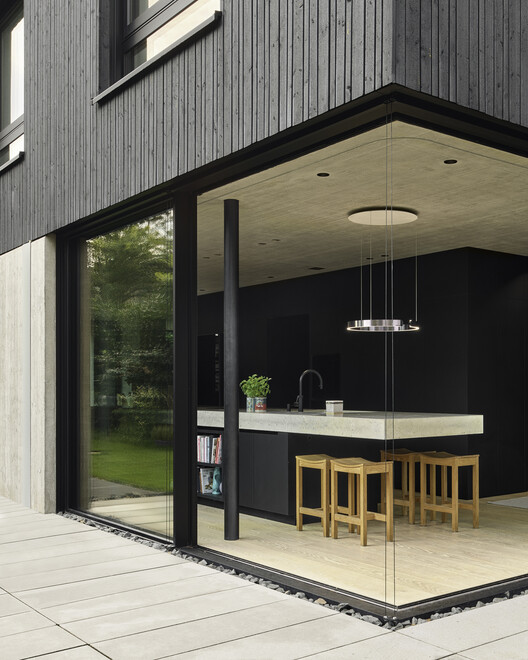 Eliminating the Barrier Between Indoor Spaces and Nature - Image 3 of 12