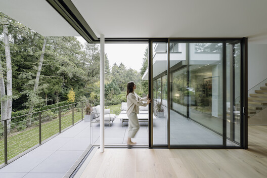 Eliminating the Barrier Between Indoor Spaces and Nature - Image 9 of 12
