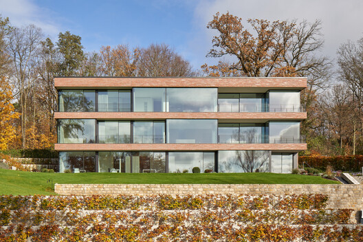 Eliminating the Barrier Between Indoor Spaces and Nature - Image 2 of 12