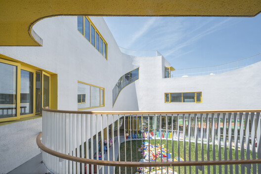 北京高丽营幼儿园 / MAT 超级建筑事务所 - 室内图, 阳台