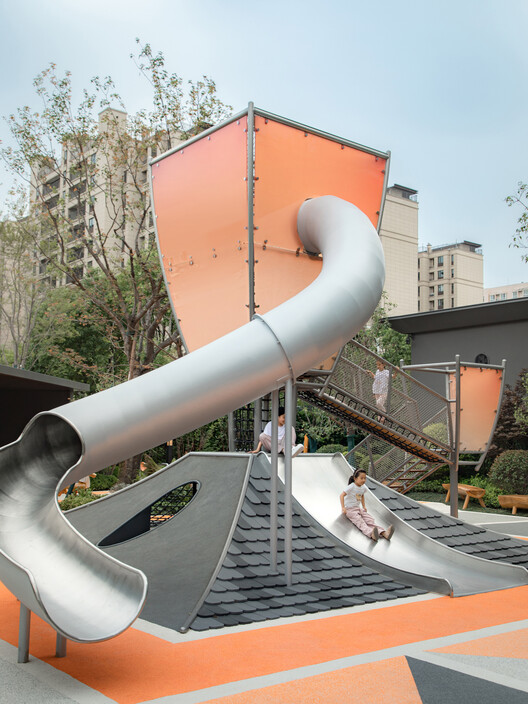 Traditional Chinese Aesthetic Children's Space Under Kongming Lantern / Xisui Design - Exterior Photography