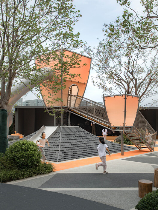 Traditional Chinese Aesthetic Children's Space Under Kongming Lantern / Xisui Design - Exterior Photography